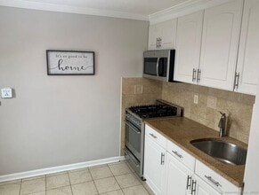 Building Photo - 1070 E Main St