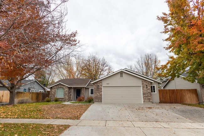 Building Photo - 164 S Silverwood Way