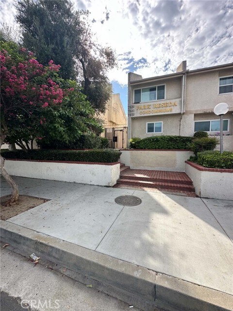 Foto del edificio - 7641 Reseda Blvd