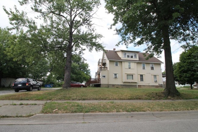 Building Photo - 58 E Archwood Ave