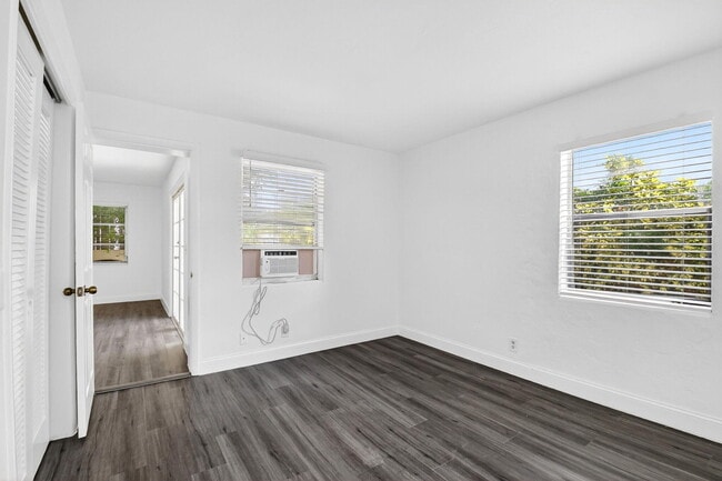 Foto del edificio - 2620 East Way