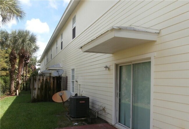 Foto del edificio - 4216 Leo Ln