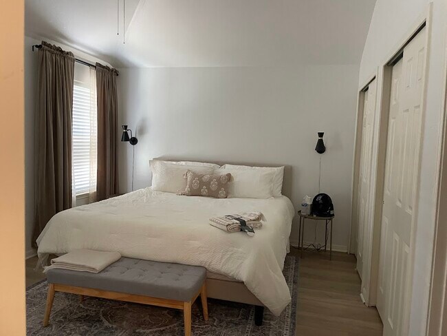 king bedroom - 612 Colonial Park Blvd