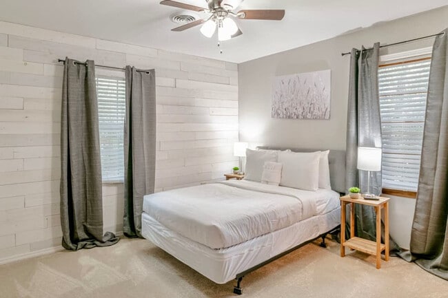 Building Photo - 912 Wendover Rd