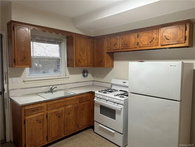 Building Photo - 2917 Schurz Ave