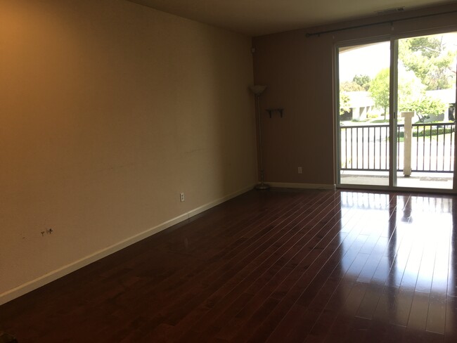 Foto del edificio - 2045 Oakland Rd
