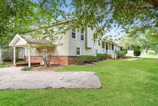 Building Photo - 35 Knights Cir