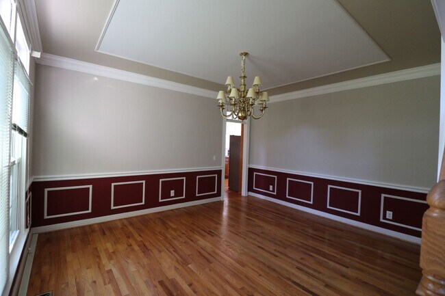 Building Photo - Beautiful Ballentrae Home
