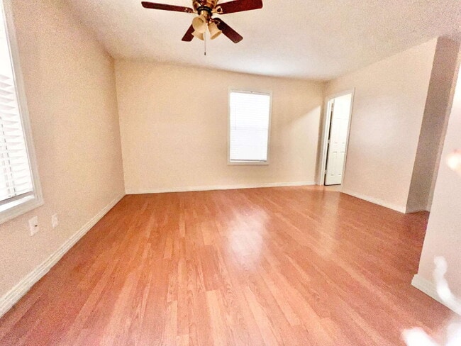 Foto del edificio - "Charming 3-Bedroom Home with 2 Baths in Lubbock's Heart – 1277 Sq Ft of Comfort!"