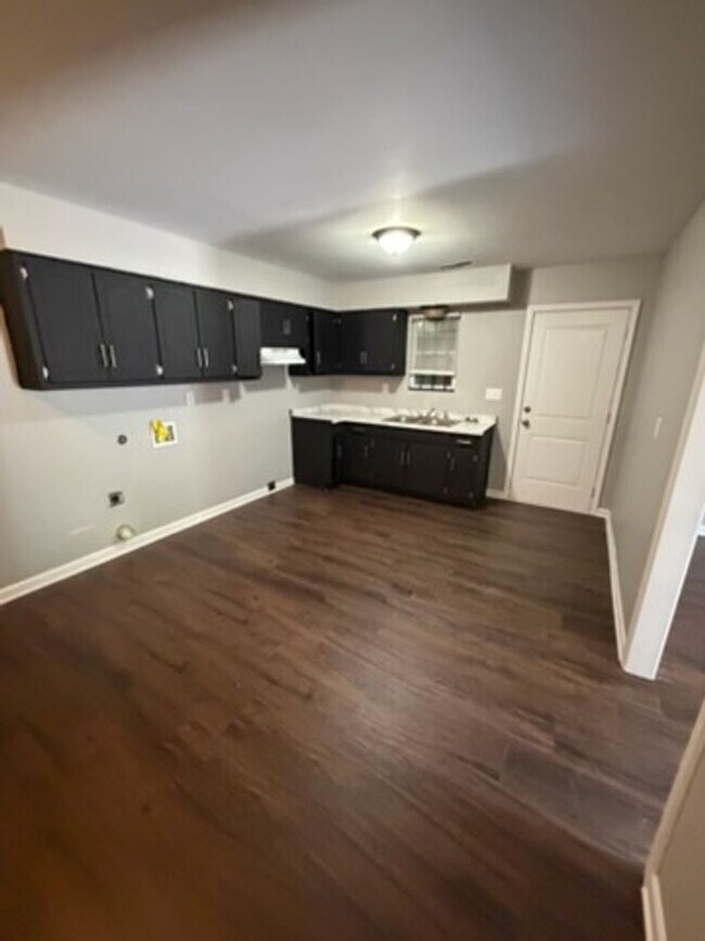 Building Photo - Check out this Beautiful 3 bed 1 bath home