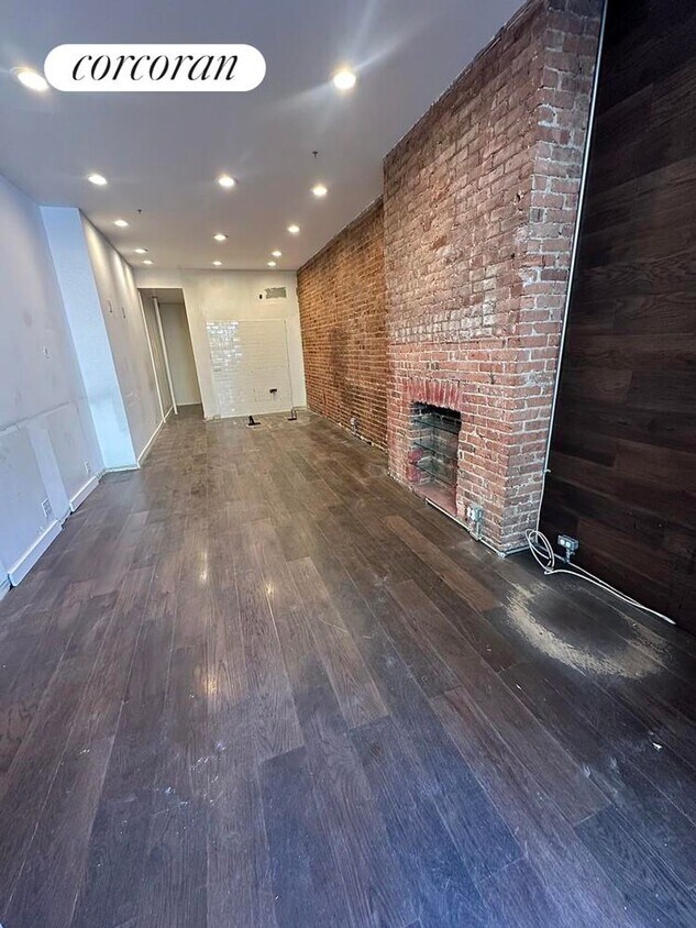 Building Photo - 324 W 47th St
