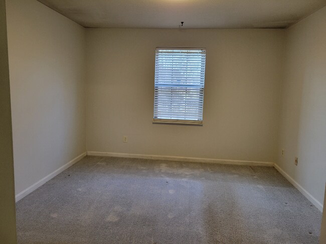 Building Photo - 6516 Six Mile Ln