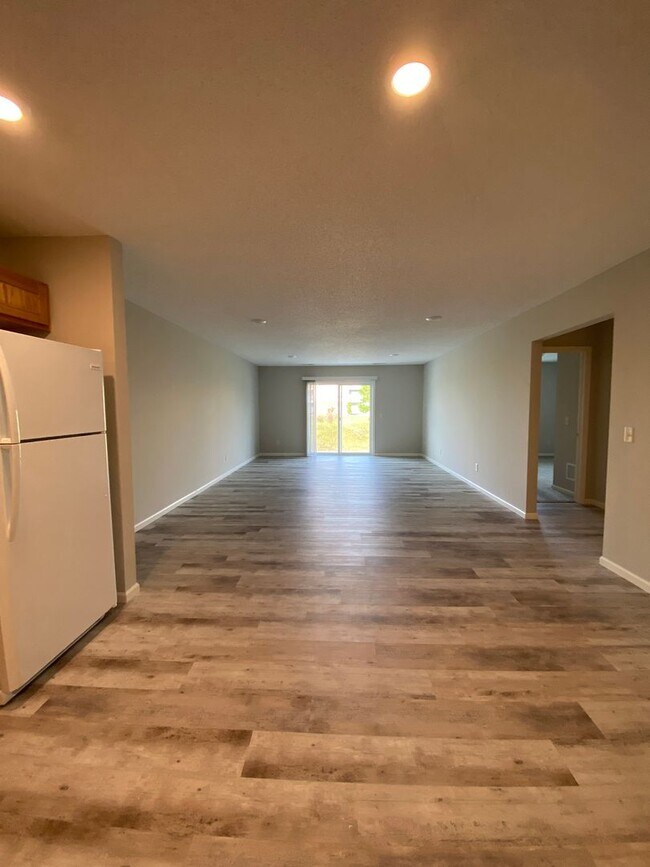 Foto del edificio - 1551 Gunston Dr