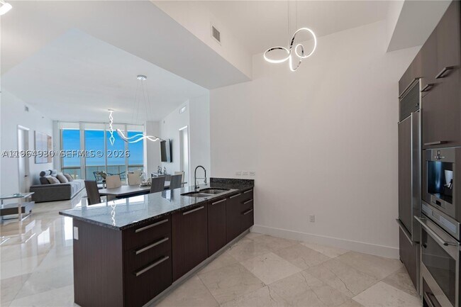 Foto del edificio - 16001 Collins Ave