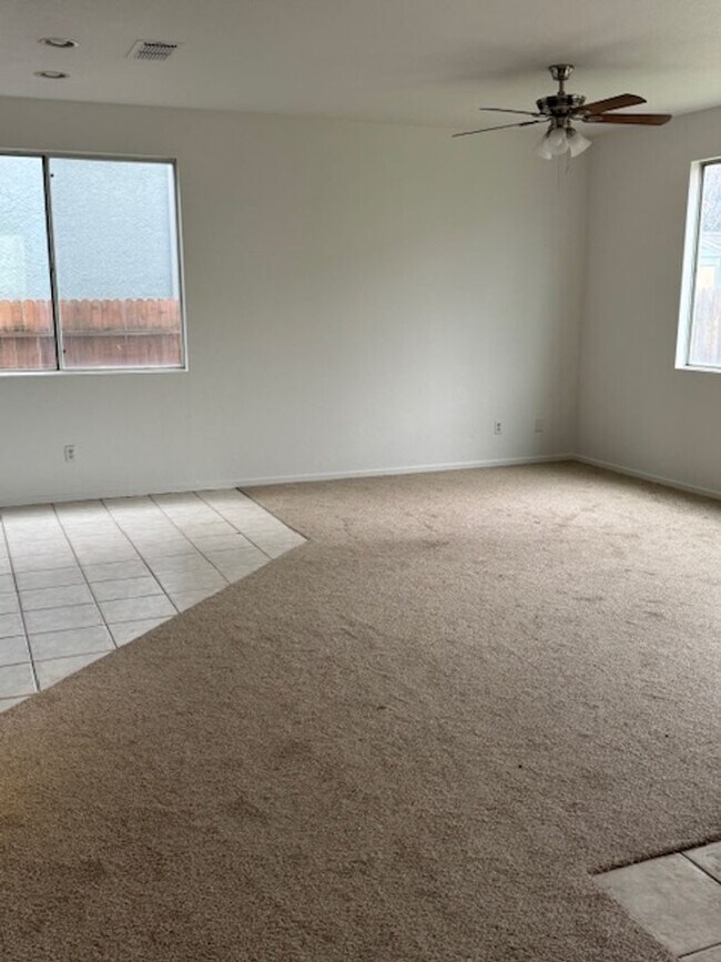 Foto del edificio - Spacious 4 Bed / 3 Bath Two-Story Home for Rent – Citrus Heights, CA