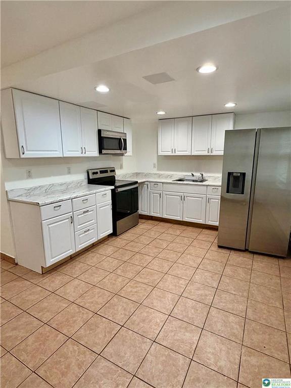 Building Photo - 689 W Brookdale St