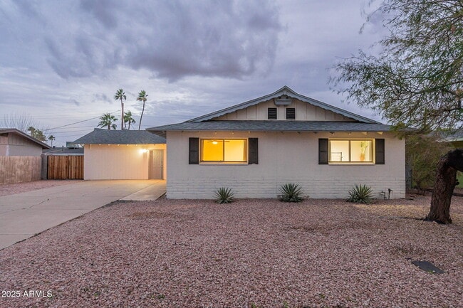 Building Photo - 8725 E Palo Verde Dr
