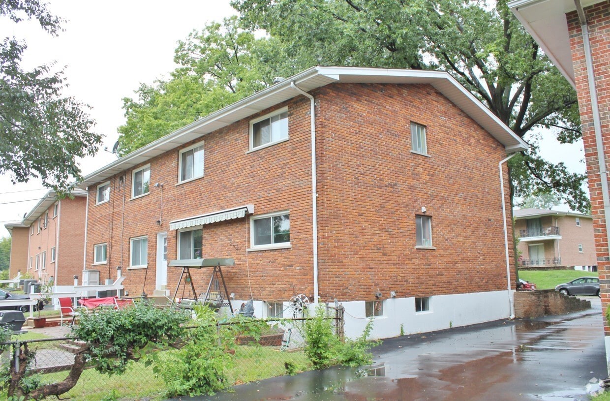 Building Photo - 10140-10150 Chaucer Ave