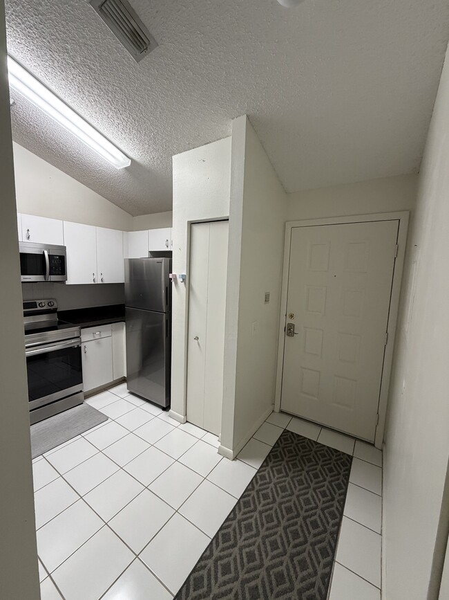 Building Photo - 15215 Amberly Dr