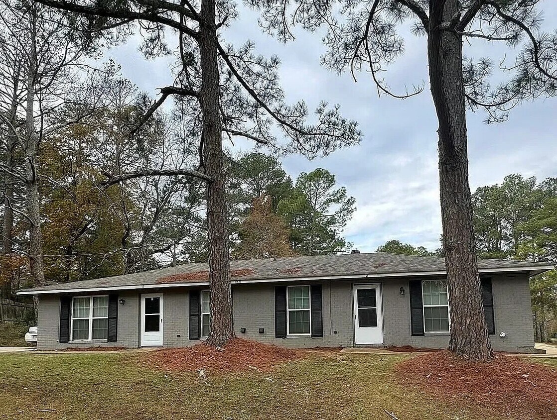 Foto principal - 4923 Woodmont Dr