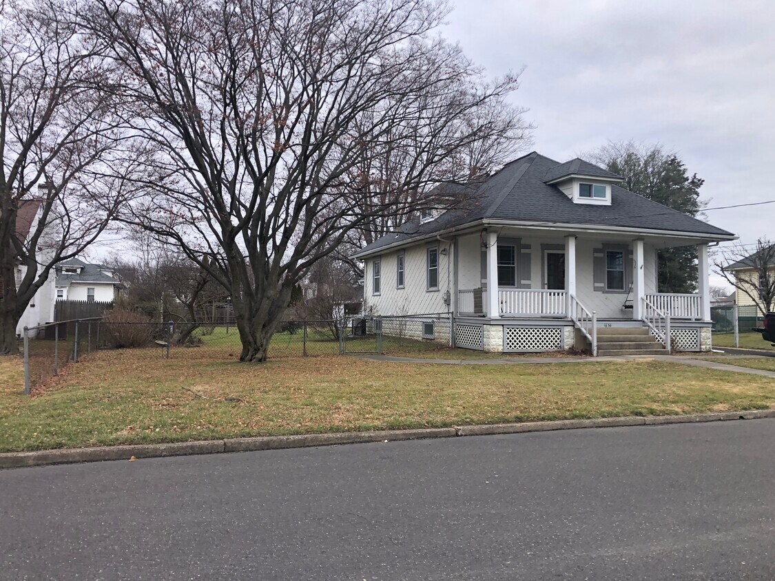 1636 Magnolia Ave, Hatboro, PA 19040 House Rental in Hatboro, PA
