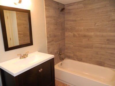 Building Photo - Modern and updated 4 bedroom 3 bath Walk t...