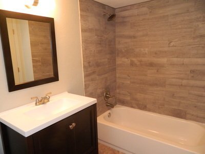 Foto del edificio - Modern and updated 4 bedroom 3 bath Walk t...