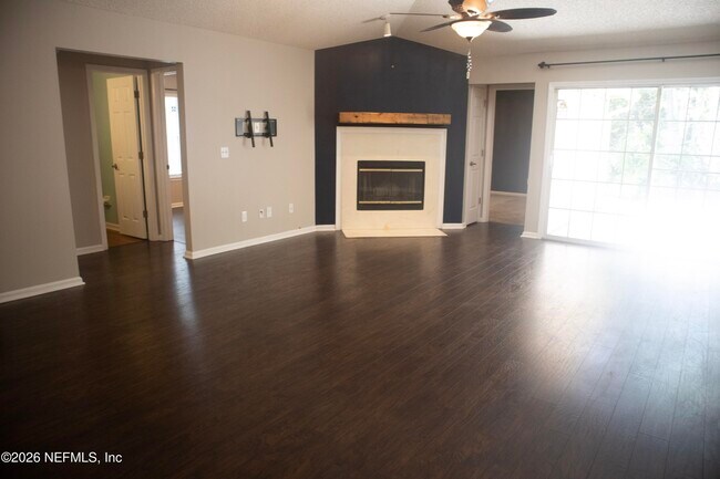 Foto del edificio - 1714 Ashmore Green Dr