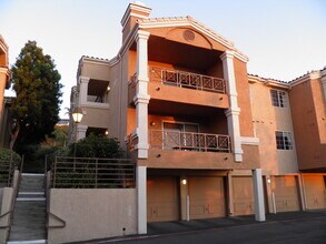 Building Photo - 3101 Sirena Vista Way