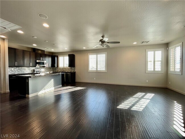 Building Photo - 10595 Acacia Park Pl