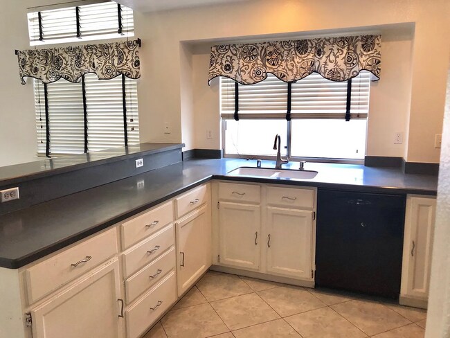 Foto del edificio - 2142 Falcon Pointe Ln