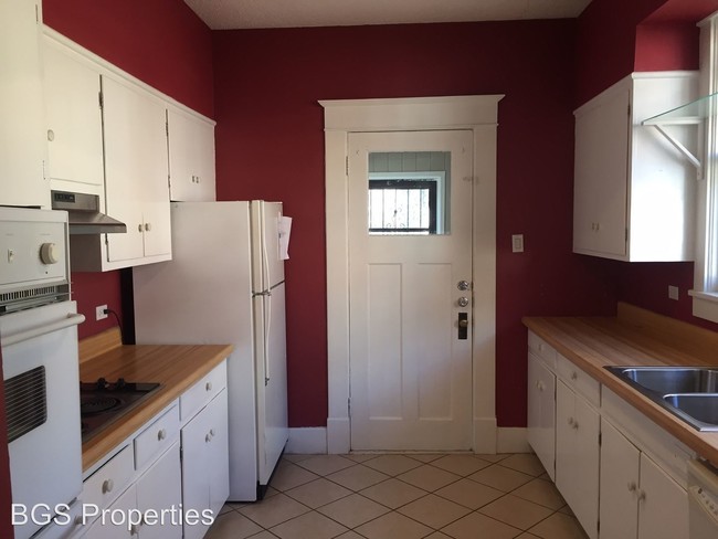 Building Photo - 3 br, 1 bath House - 515 Elm Ave