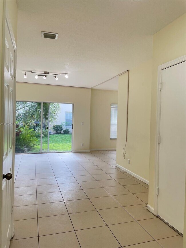 Building Photo - 1283 NW 27th Ave  1283 Pompano Beach Fl 33069
