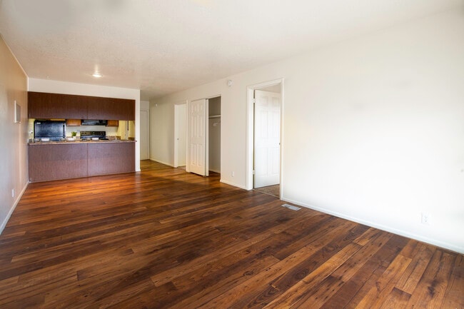 Building Photo - Lookout Pointe