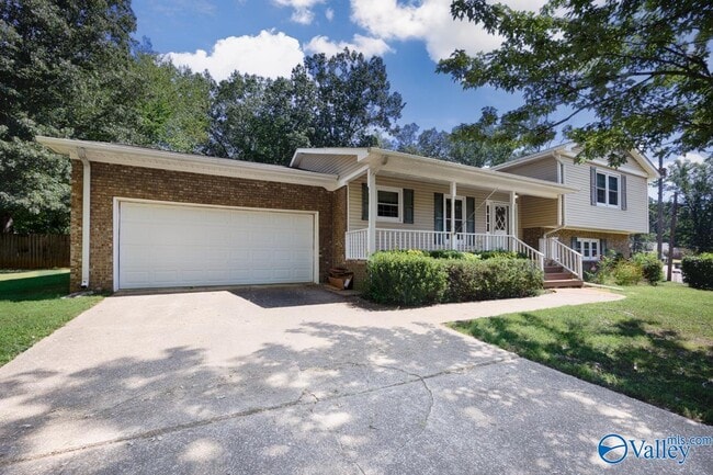 Foto del edificio - 8002 Greenwillow Ct SE