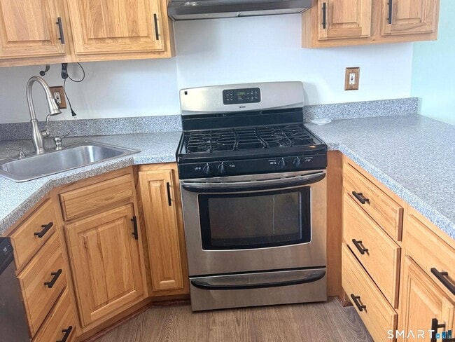 Foto del edificio - 60 Old Town Rd