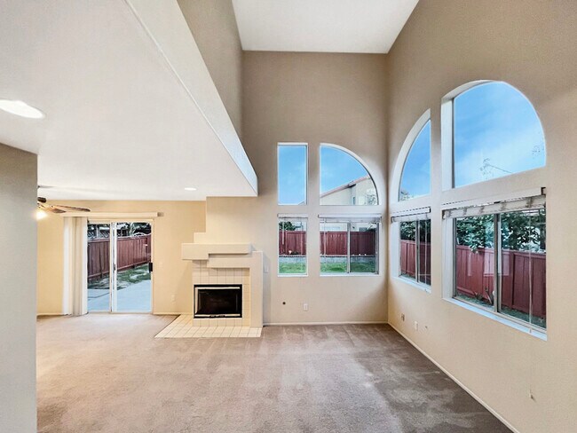 Building Photo - 593 Via Armado