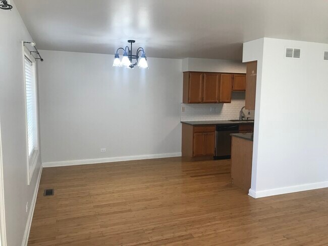 Building Photo - 504 Sandhurst Ln