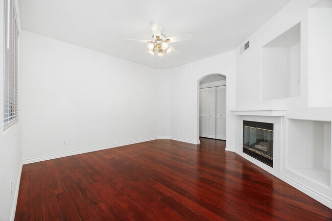 Foto del edificio - 10728 Sabre Hill Dr