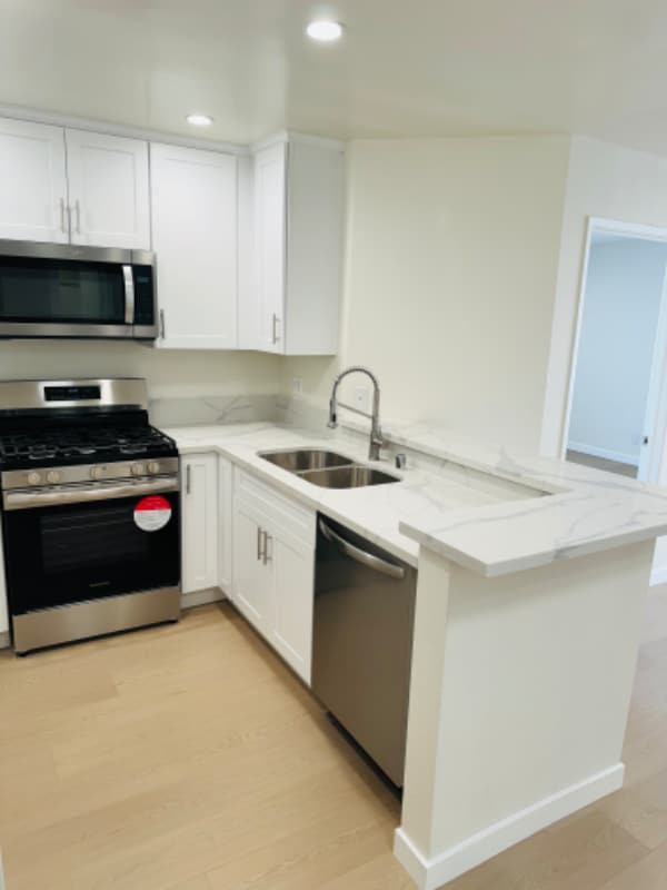 Building Photo - 5259 Cartwright Ave