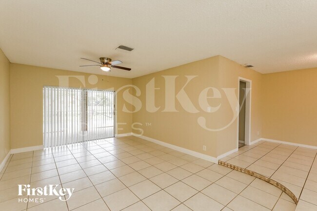 Foto del edificio - 1261 NW 75th Terrace