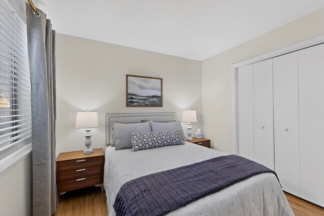 Building Photo - 6093 McKinney Dr NE