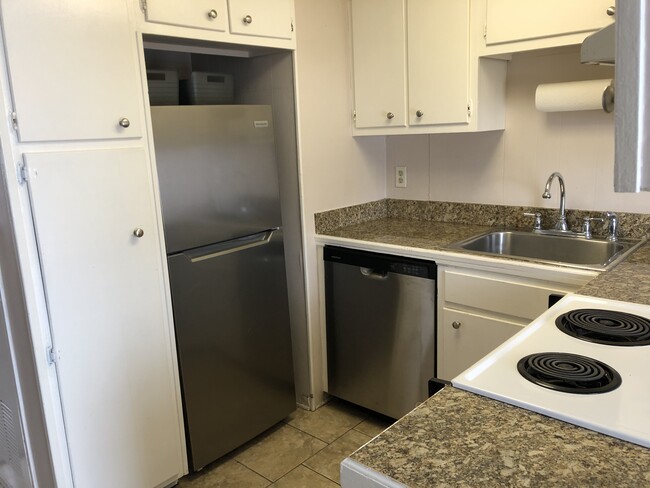 Kitchen 2 - 3005 Highland Rd