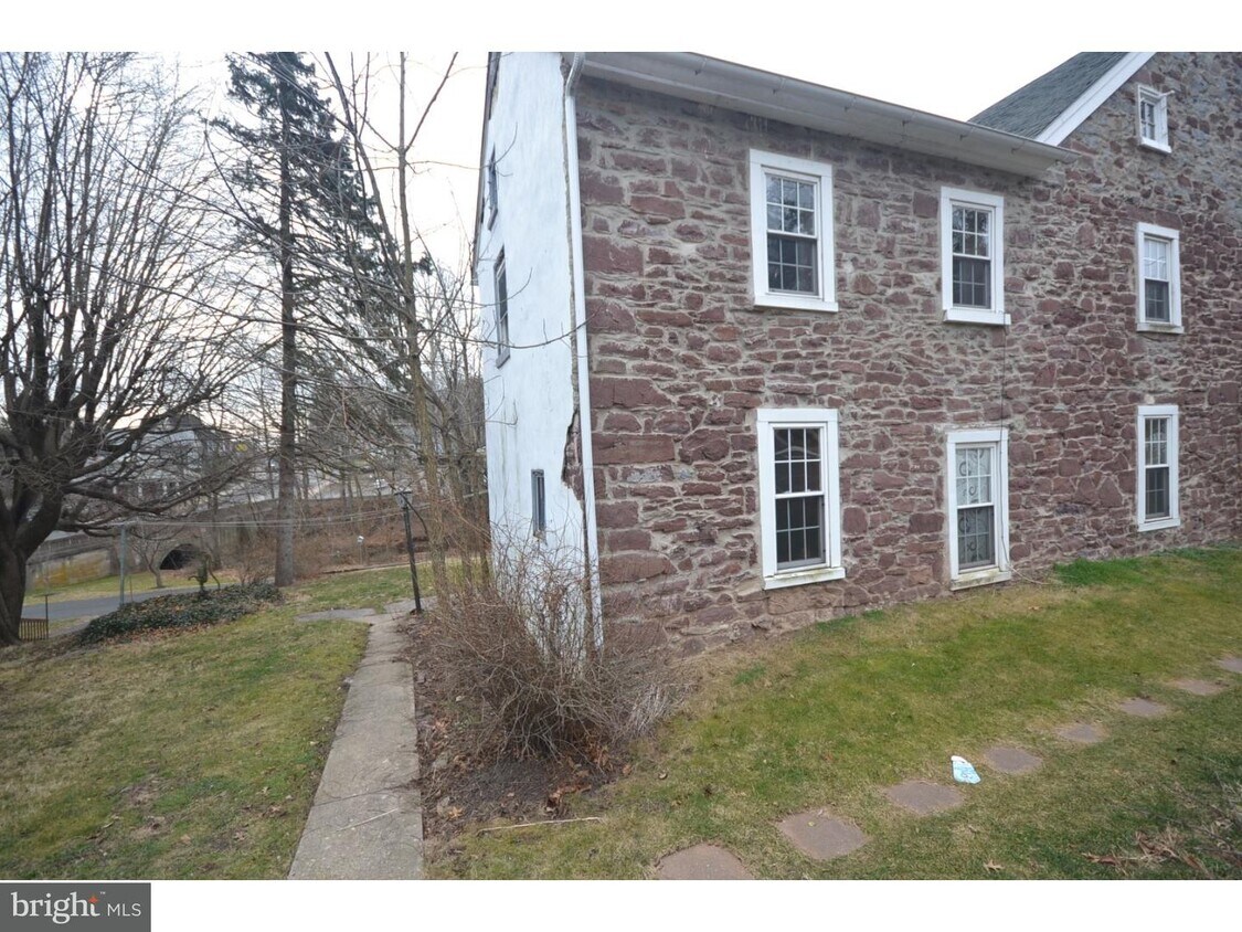 Primary Photo - 130 W Park Ave