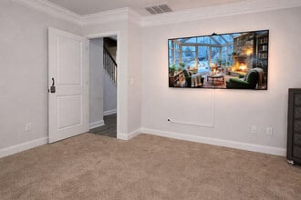 Building Photo - 182 Hillmont Dr