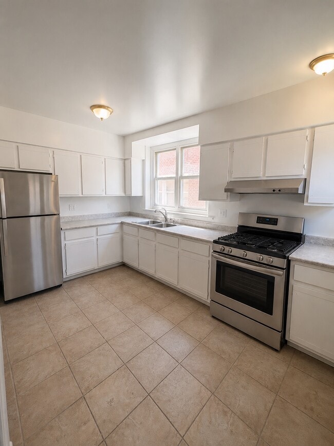 Building Photo - 8120 S Ellis Ave