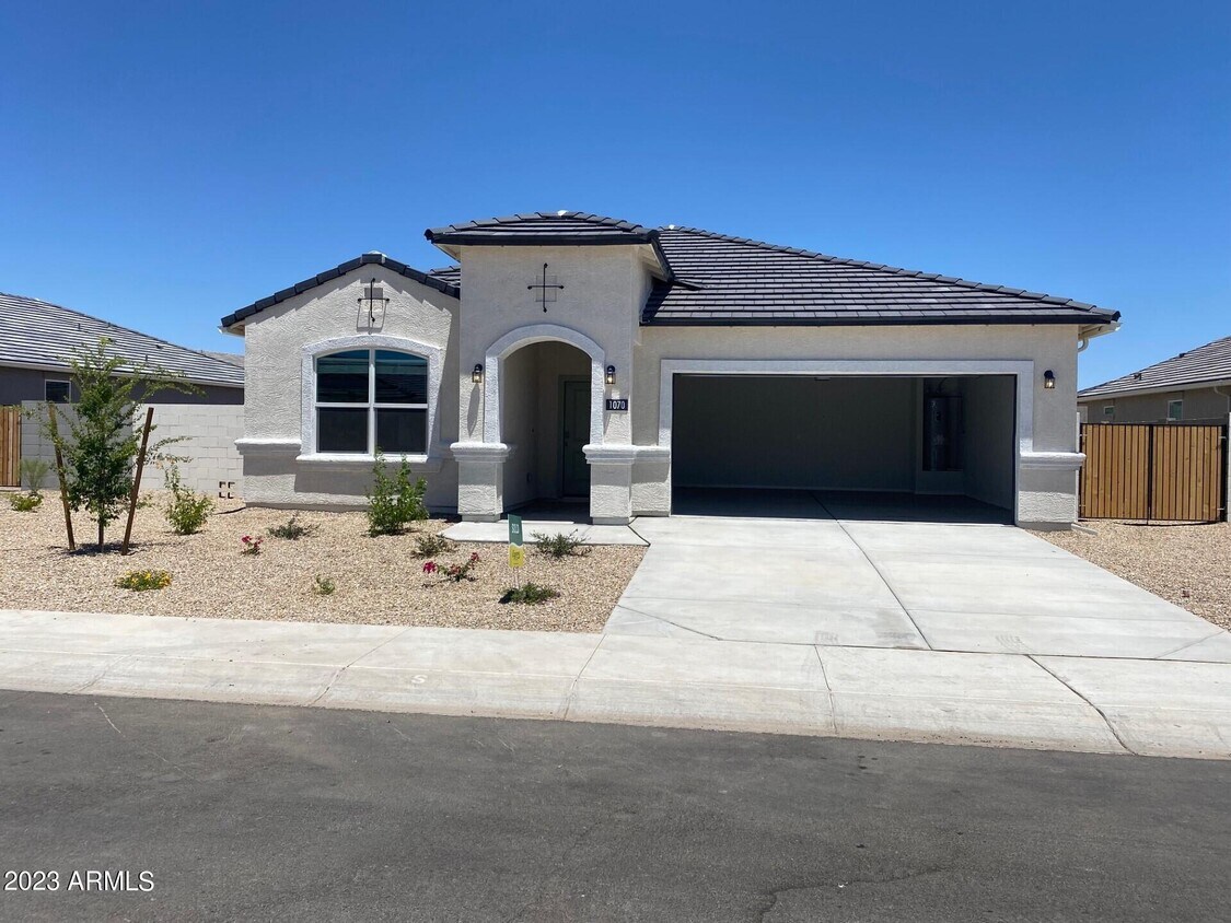Primary Photo - 1070 W Falls Canyon Dr