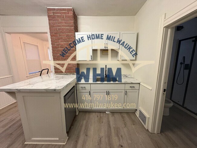 Foto del edificio - 2720 N Oakland Ave