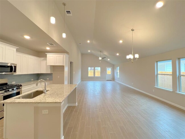 Building Photo - 208 Comet Pointe Dr