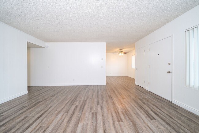 Building Photo - 1145 Meadow Lake Dr